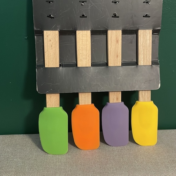 Hocus Pocus 4pk mini spatula set. Disney Halloween - Picture 4 of 9